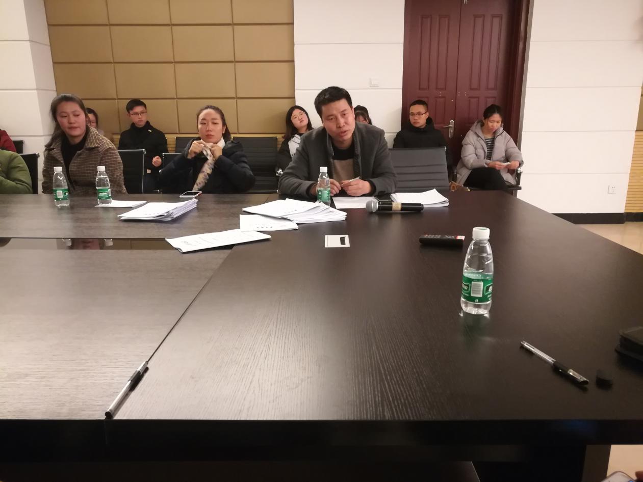 图为陈望学老师、王文珺老师发言